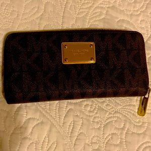 Michael kors wallet